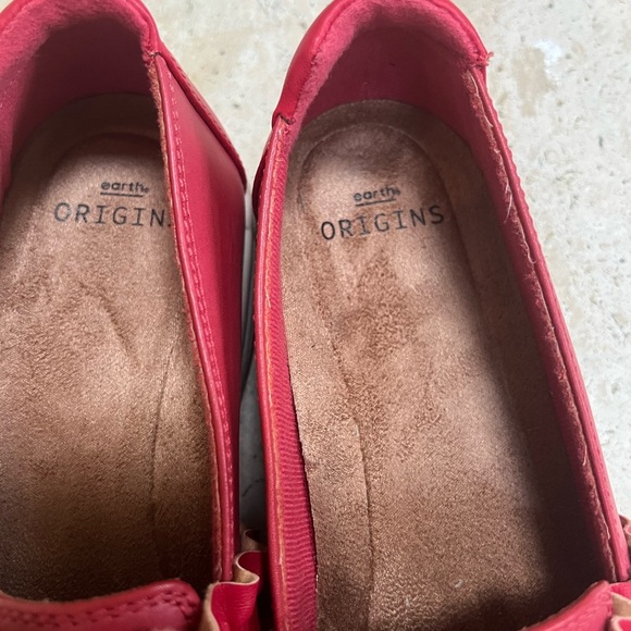 Earth Origins “Ellis” Red Ruffle Slip On Loafers NEW Women’s Size 10 - Picture 2 of 7